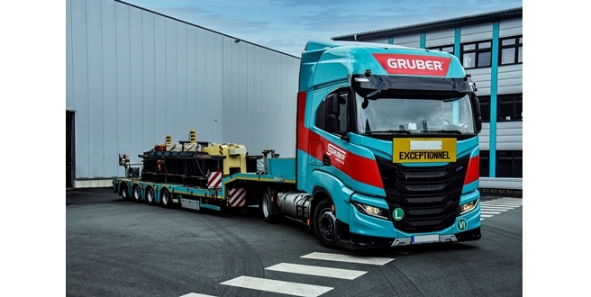 IVECO  Gruber Lojistik’e 50 tona kadar ağır yükler taşıyabilen IVECO S-WAY LNG satışı gerçekleştirdi