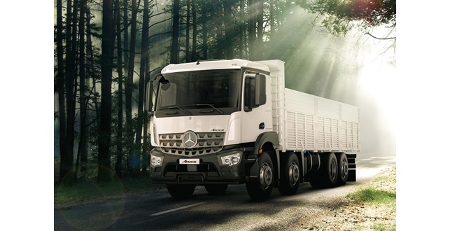 Mercedes-Benz Türk, nakliye kamyonu portföyüne Arocs 3240 L ENA 8×2’yi ekledi