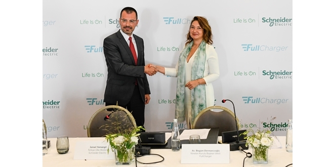 Schneider Electric Türkiye, şarj istasyonu kurulumu için FullCharger ile iş birliği anlaşması imzaladı