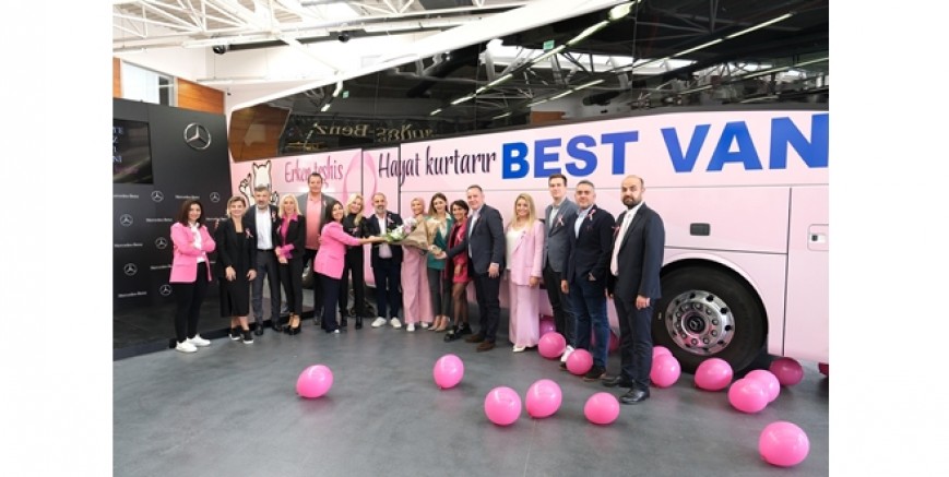 Pembe tasarımıyla giydirilen Mercedes-Benz Travego 16 2+1 Best Van Turizm’e teslim edildi