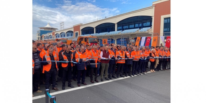 Ulaştırma ve Altyapı Bakanı Karaismailoğlu  MAN’ın özel donanımlı karla mücadele aracını kullandı