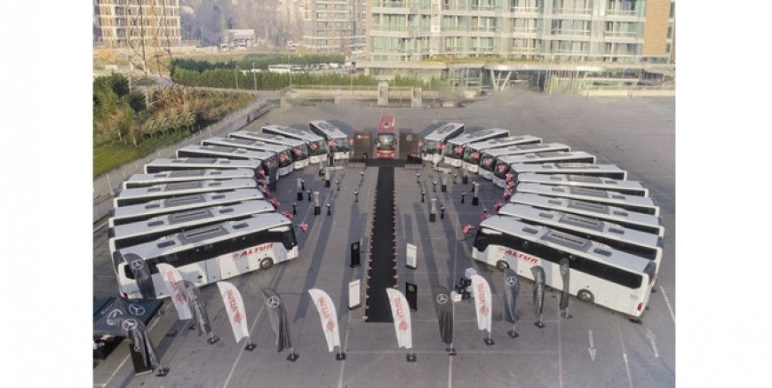 Mercedes-Benz Türk, Altur Turizm’e 23 adet Tourismo 15 2+2’yi teslim etti