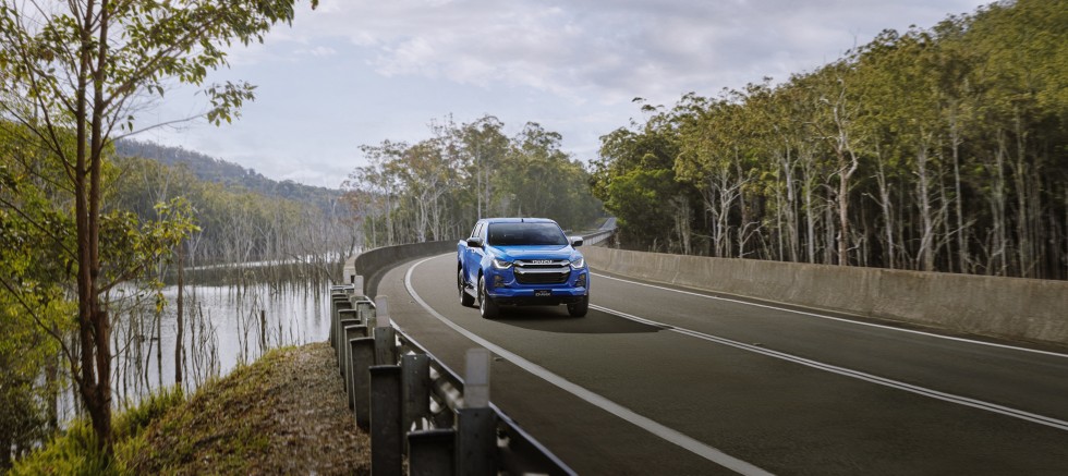 Isuzu D-Max yenilenen ön yüzü ile pazarda daha güçlü ve iddialı