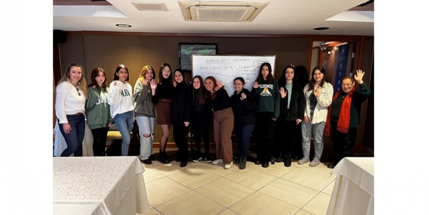 Mercedes-Benz Türk, Yıldız Kızlar’ın yanında