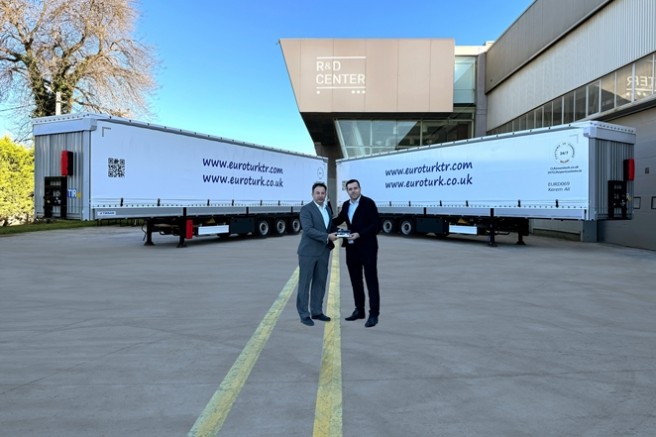EuroTürk Lojistik filosuna 20 adet Tırsan Tenteli Perdeli Multi Ride ekledi.