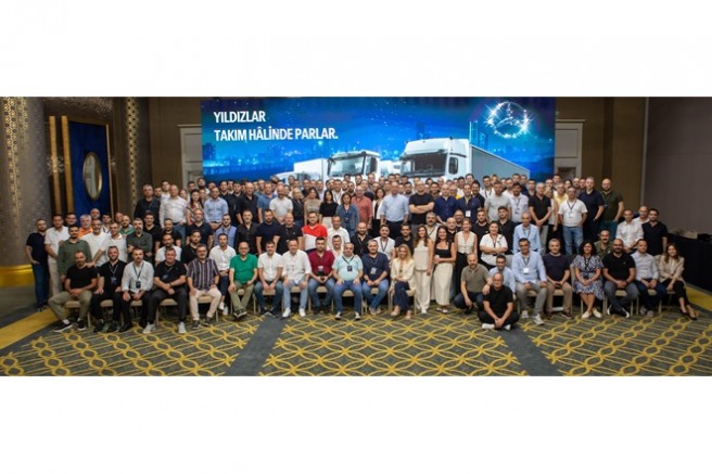 Mercedes-Benz Türk, “Yıldızlar Takım Halinde Parlar” Mottosuyla Kamyon Satış Bayileriyle Buluştu!