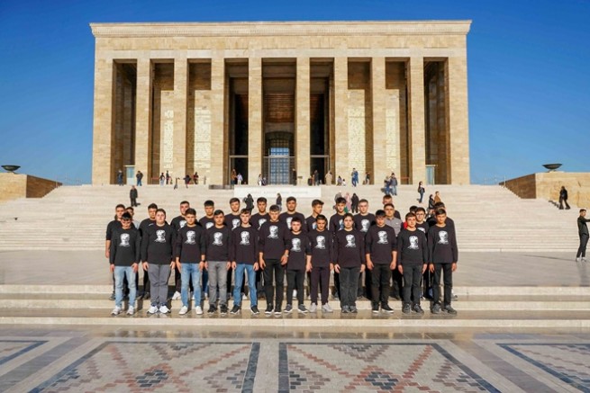 Mercedes- Benz Türk her daim gençlerin yanında