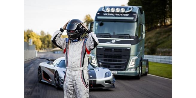 Motorsporlarının ve televizyon dünyasının yıldızı Tiff Needell, Koenigsegg One:1’e Volvo Kamyon’la meydan okuyor