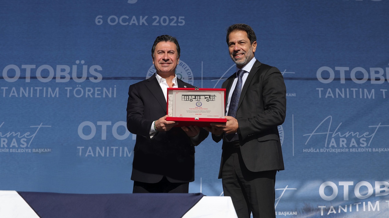 Anadolu Isuzu’nun 2025 Yılının İlk Teslimatı Muğla Büyükşehir Belediyesi’ne