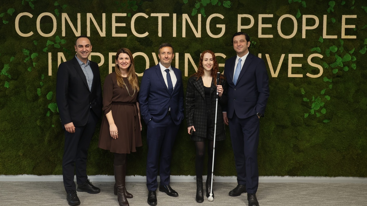 DHL Express Türkiye, WeWALK ile iş birliğine imza attı