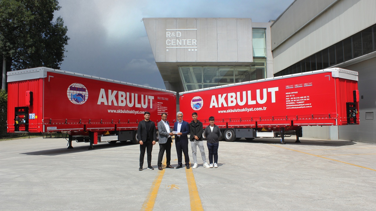 Akbulut Nakliyat filosuna 15 adet Tırsan treyler ekledi