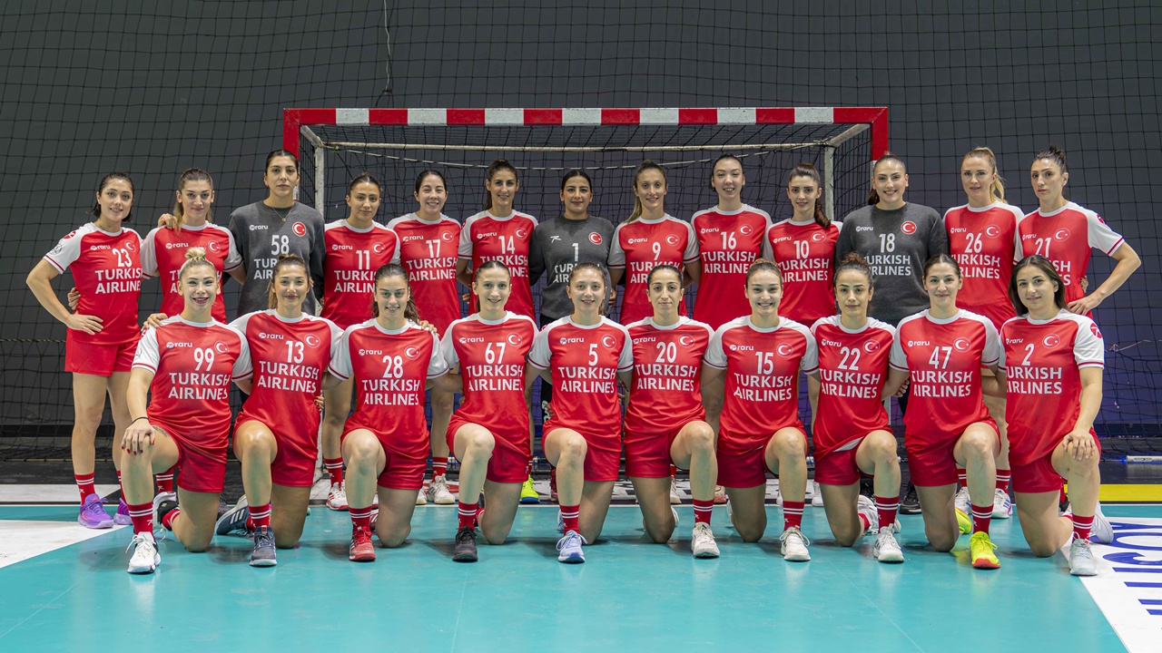 Mercedes – Benz Türk A Milli Hentbol Takımları nın Resmi Ulaşım Sponsoru Olmaya Devam Ediyor 