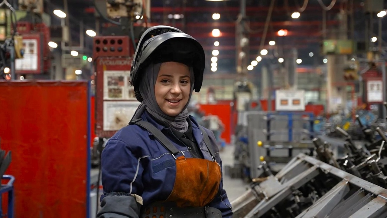 Mercedes-Benz Türk “Meslek Edindirme Programı” ile kadın istihdamına katkı sağlıyor