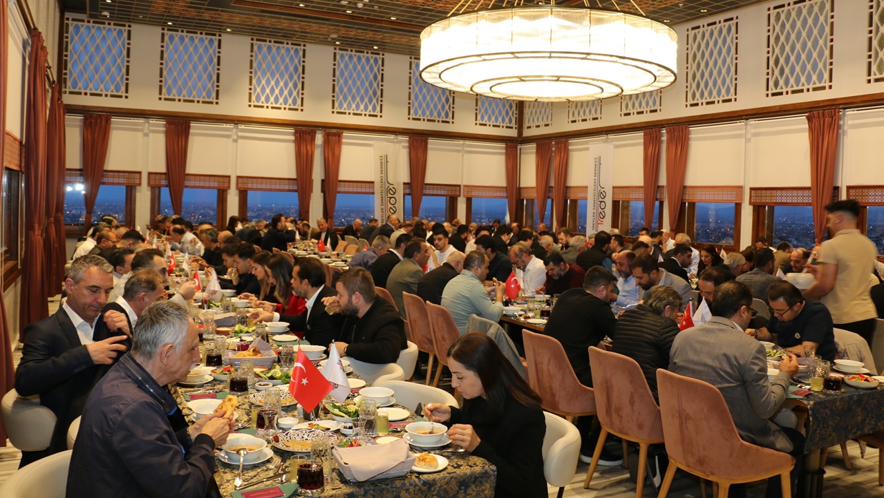 Treylerciler TREDER’ in Konya iftar yemeğinde buluştu