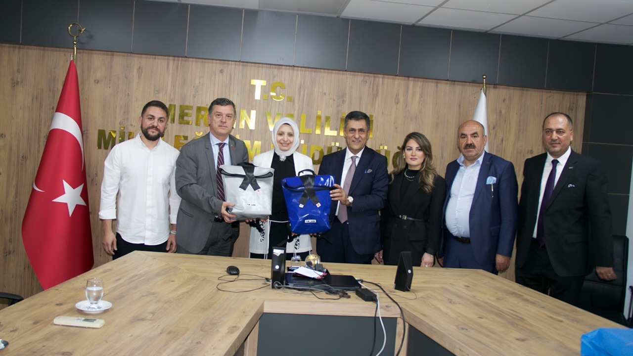 Eski brandalar çantalarda hayat buldu, UND ve TND çocuklarla buluşturdu