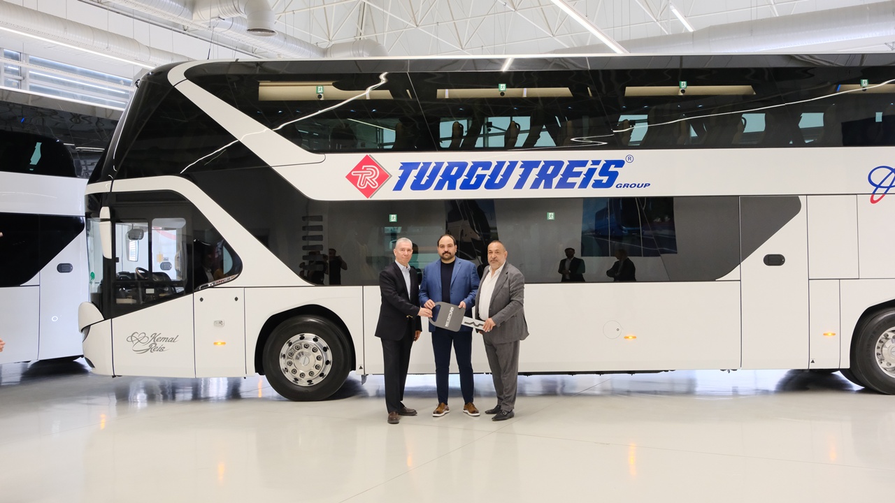 MAN, Türkiye’deki ilk çift katlı otobüs teslimatını Turgutreis Group Turizm’e yaptı