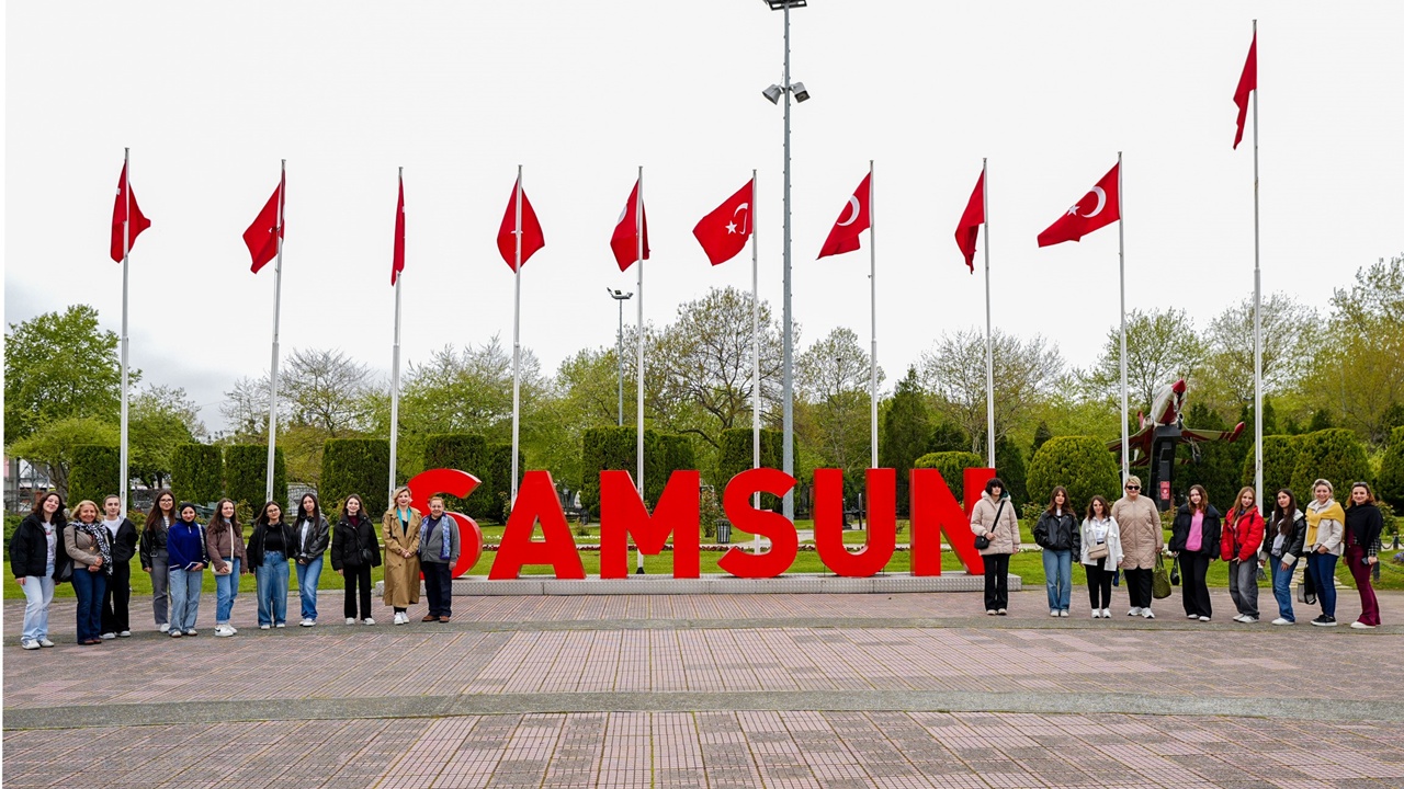 Mercedes-Benz Türk 19 Mayıs’ı “Yıldız Kızlar” ile kutladı