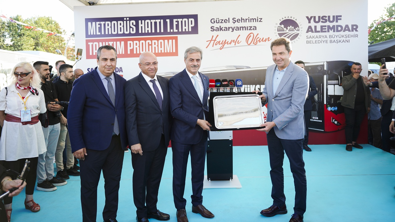 Otokar’dan Sakarya’ya 6 adet Kent XL Metrobüs Teslimatı