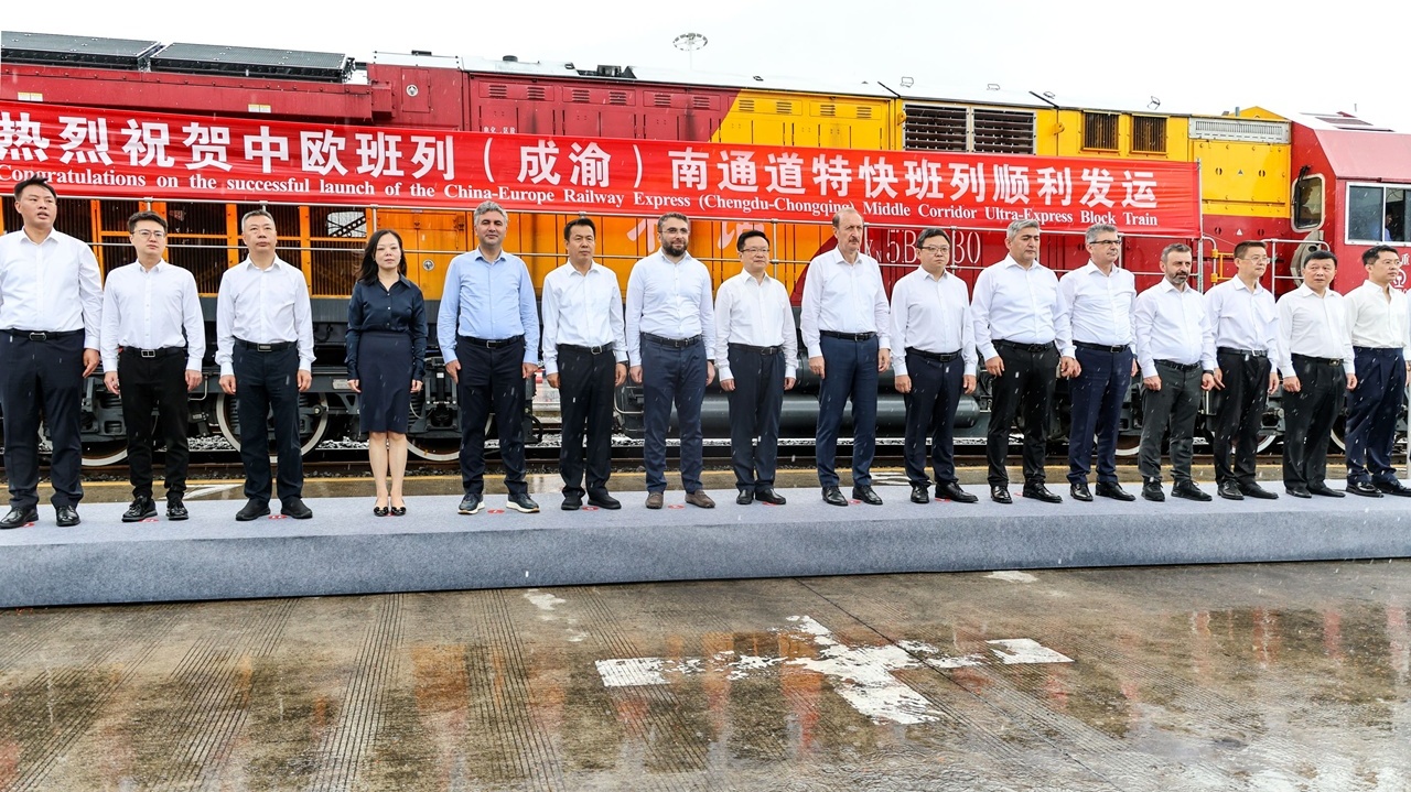 Pasifik Eurasia ve China Railway Orta Koridor için ilk trenlerini uğurladı