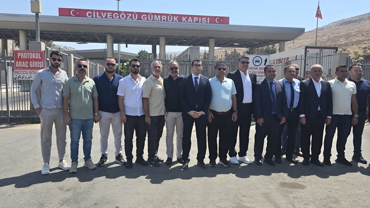 Türk TIR’ları 14 Yıl Aradan Sonra Suriye’ye Direkt Taşımalara Başladı!