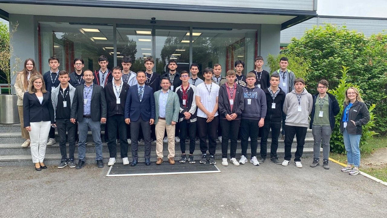 “Otokar ile Güçlü Yarınlar” Projesi İlk Yılında 550 Öğrencinin Geleceğine Değer Kattı   