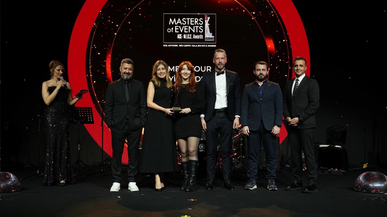 Mercedes-Benz Türk’ün Sağlık Bakım Tırı Projesine “En İyi Roadshow” Ödülü