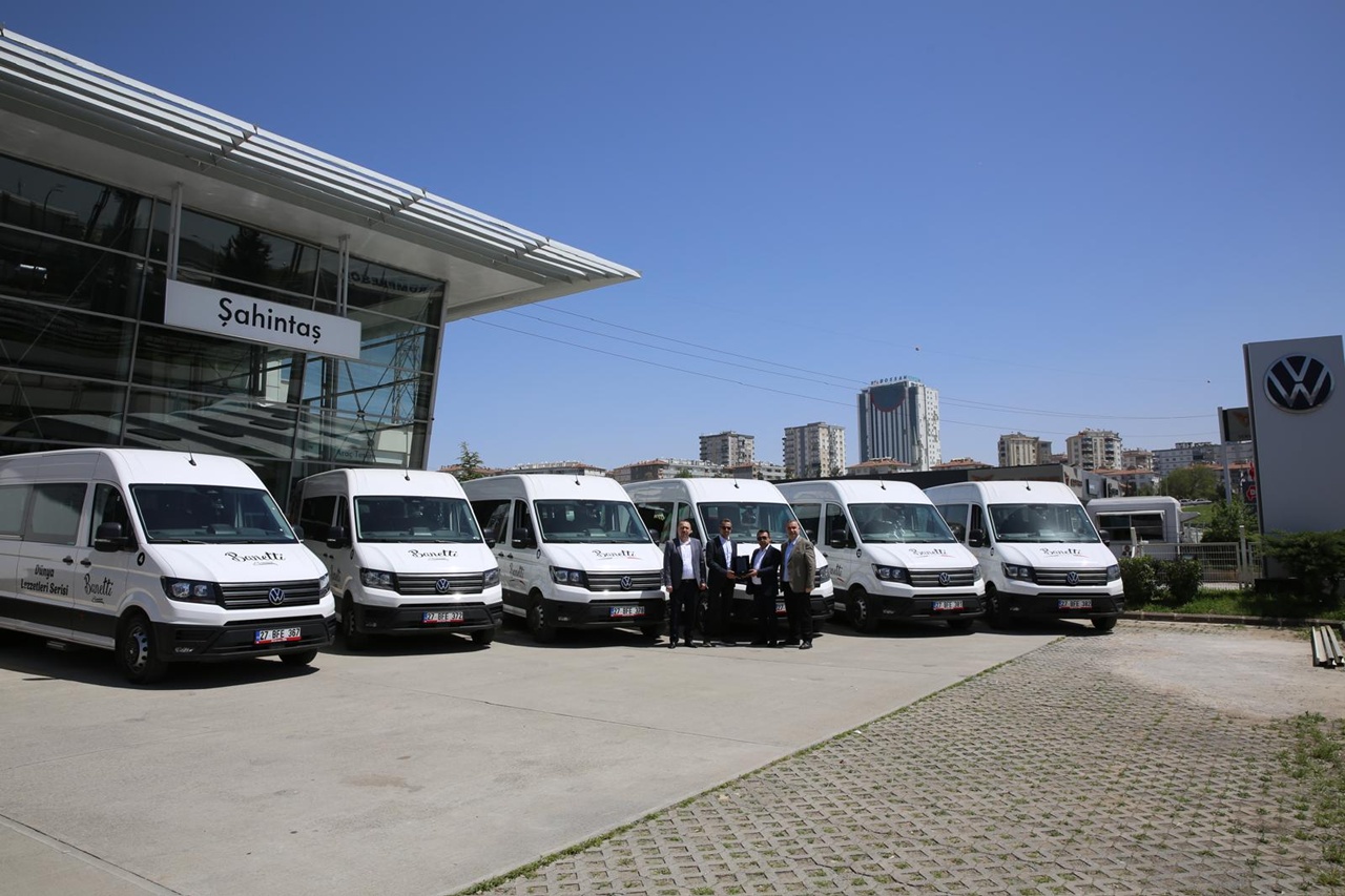 Volkswagen Ticari Araç’tan Şampiyon Turizm ve Acarsan Holding’e Crafter Teslimatı