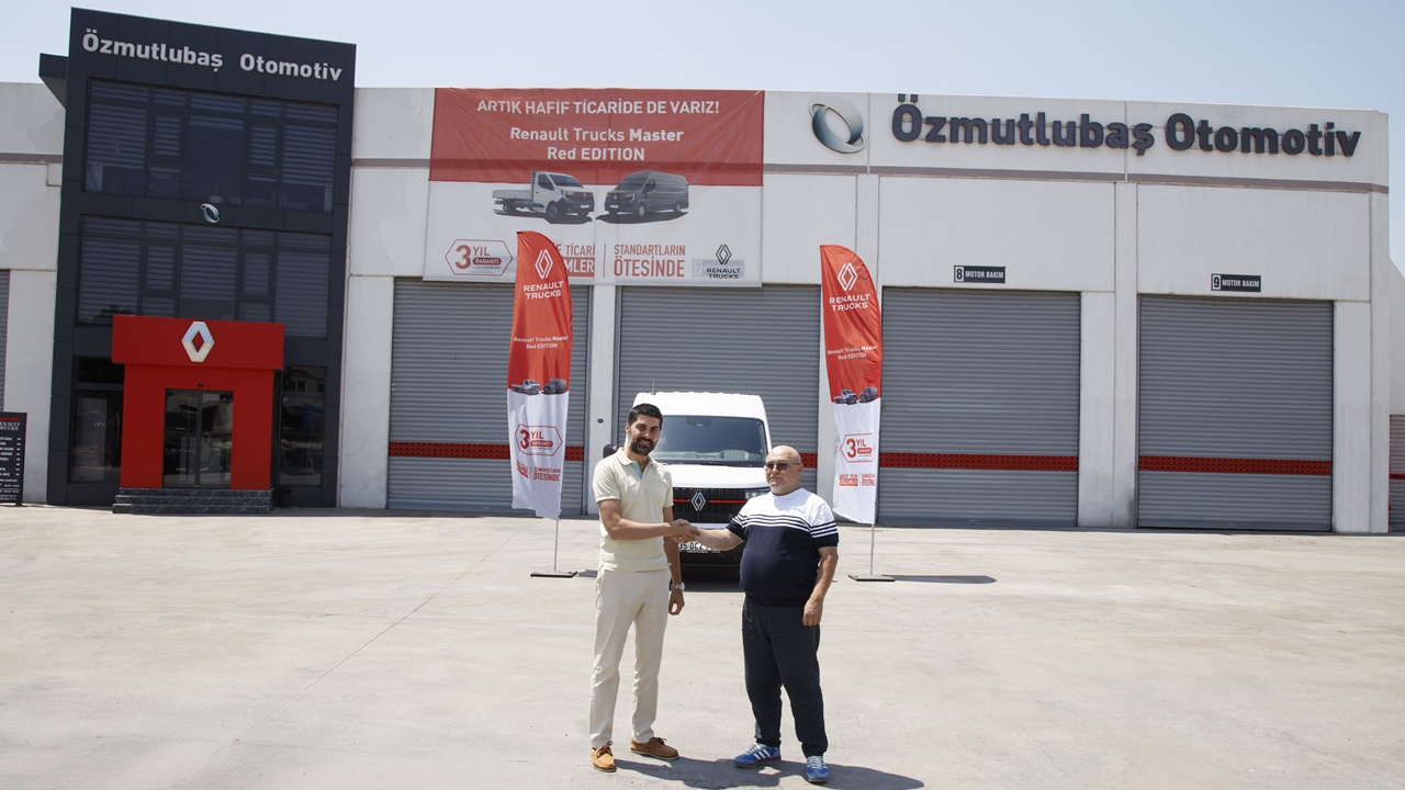 Ege Bölgesi’nin ilk Renault Trucks Master Red EDITION’ı ÖKN Lojistik filosuna katıldı