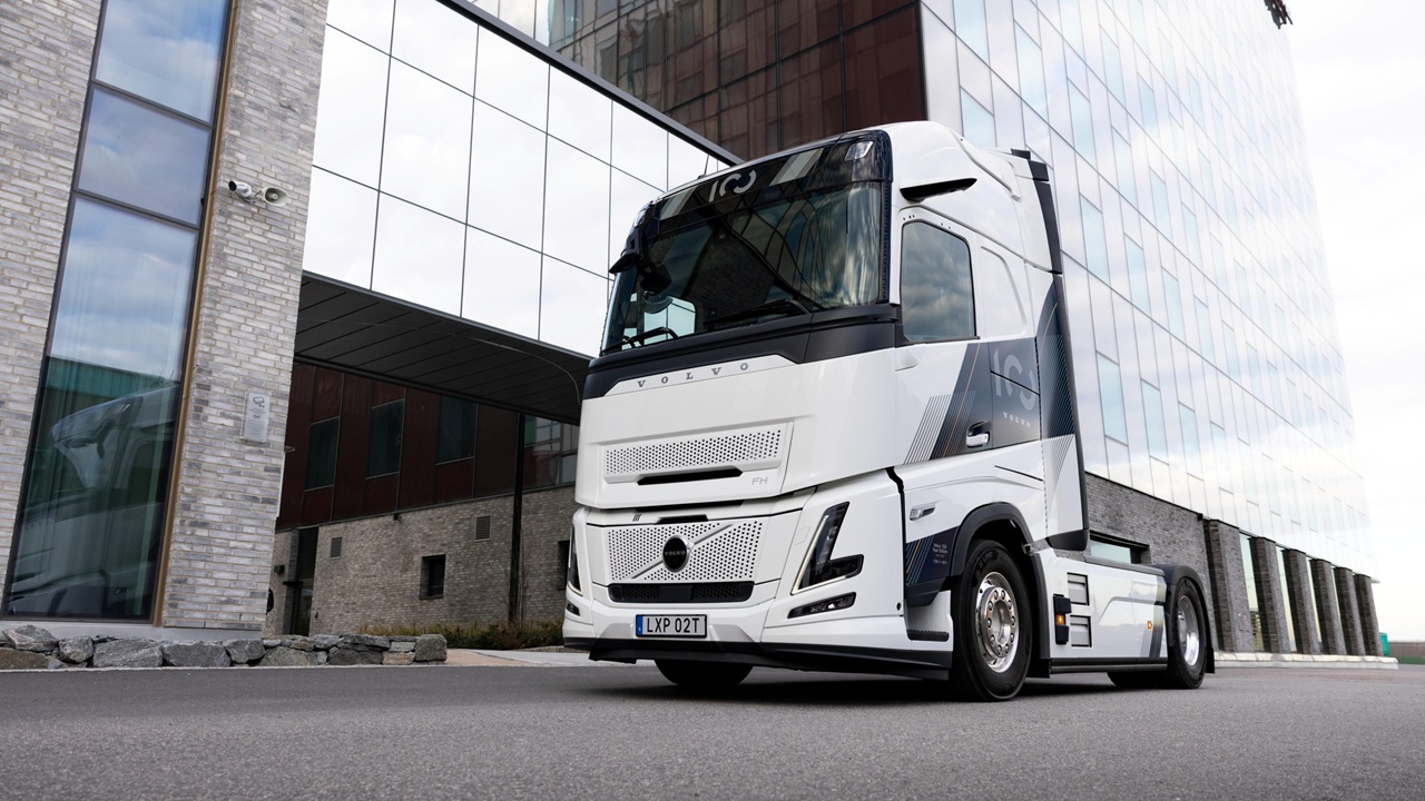 Volvo Trucks, 100. Yılını Özel Seri FH ve FH16 Modelleriyle Kutluyor