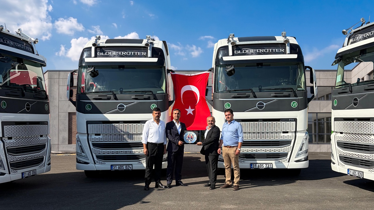 Volvo Trucks, ADES Uluslararası Nakliyat’a   30 adet Volvo FH 500 Teslim Etti!
